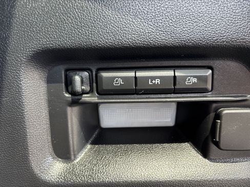 Used 2022 Ford Explorer Limited w/ Class IV Trailer Tow Package AWD/4WD image 12