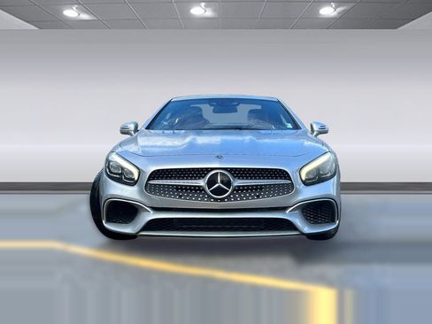 Used 2017 Mercedes-Benz SL 550 image 4