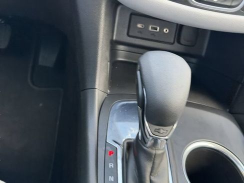 Used 2024 Chevrolet Equinox LS FWD image 29
