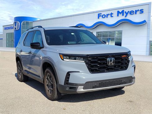 Used 2024 Honda Pilot TrailSport image 1