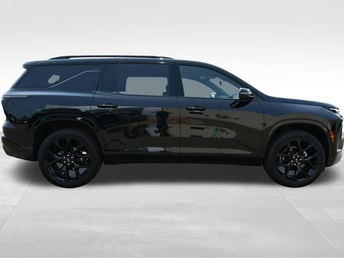 Used 2025 Chevrolet Traverse RS w/ LPO, Floor Liner Package AWD/4WD image 9