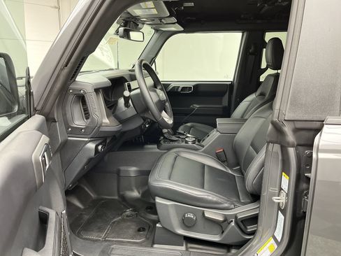 Used 2025 Ford Bronco Badlands AWD/4WD image 3