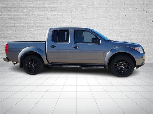 Used 2021 Nissan Frontier SV w/ Midnight Edition Floor Mats image 5