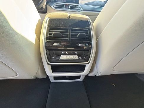 Used 2022 BMW X5 xDrive40i w/ M Sport Package AWD/4WD image 34