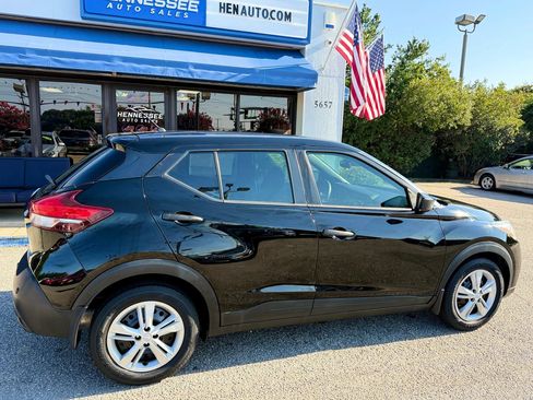 Used 2020 Nissan Kicks S FWD image 10