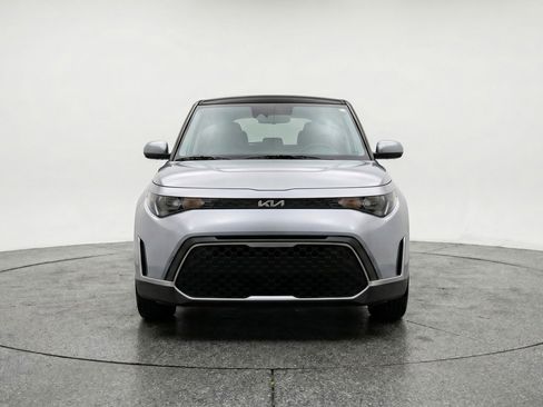 Used 2025 Kia Soul LX w/ LX Technology Package FWD image 2