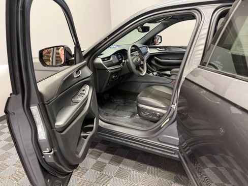 Used 2023 Jeep Grand Cherokee L Laredo AWD/4WD image 14