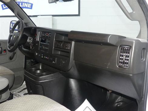 Used 2020 Chevrolet Express 3500 139IN WB CUTAWAY image 20