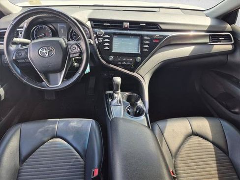 Used 2018 Toyota Camry SE FWD image 18