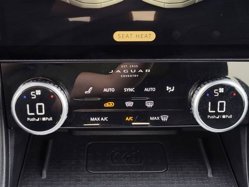 Used 2024 Jaguar F-PACE R-Dynamic S image 11