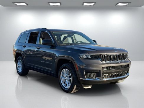 Used 2023 Jeep Grand Cherokee L Laredo image 8