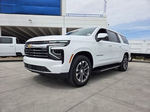 Used 2025 Chevrolet Suburban LT w/ Comfort Package image 2