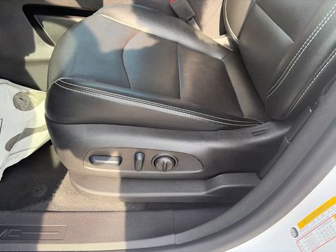 Used 2024 GMC Terrain SLT AWD/4WD image 16