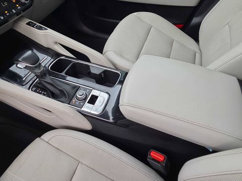 Used 2022 Kia Telluride EX w/ EX Premium Package image 16