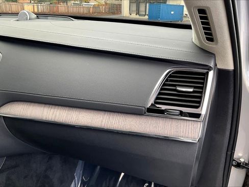 Used 2023 Volvo XC90 T8 Ultimate w/ Lounge Package image 19