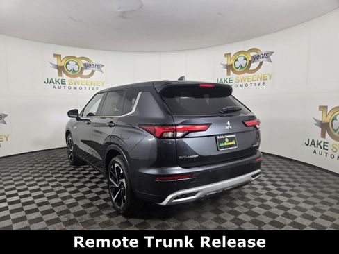 New 2025 Mitsubishi Outlander SE image 5