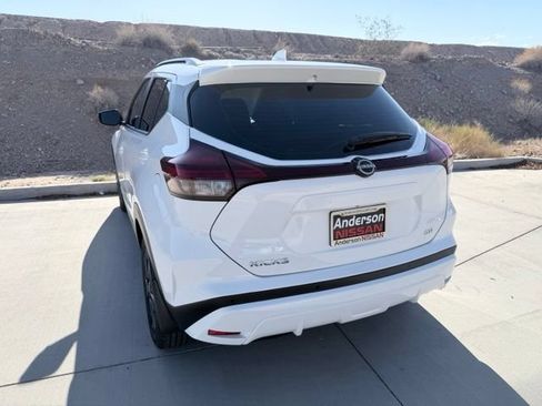 Used 2023 Nissan Kicks SR w/ SR Premium Package FWD image 8