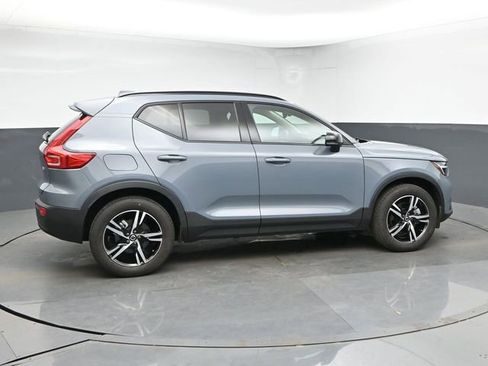 Used 2023 Volvo XC40 B5 Plus w/ Protection Package Premier AWD/4WD image 9
