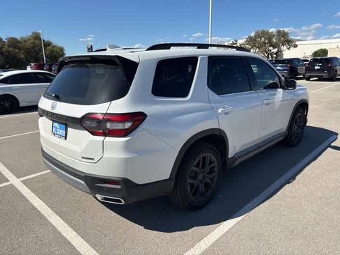 Used 2025 Honda Pilot Touring image 5