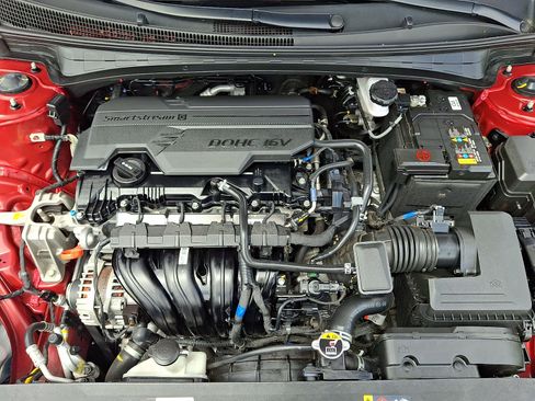 Certified 2023 Hyundai Elantra Limited w/ Preferred Accessory Package FWD image 27