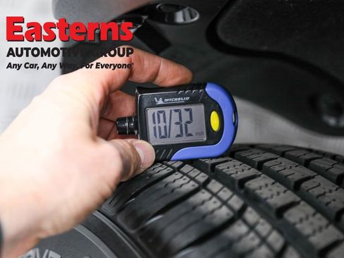 Used 2021 Toyota RAV4 LE image 29