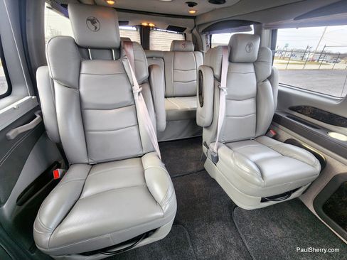 Used 2022 GMC Savana 2500 w/ Enhanced Convenience Package image 8