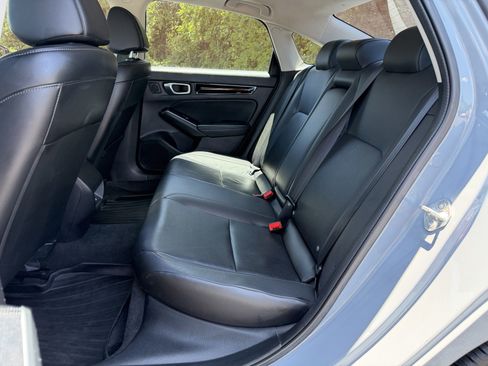 Used 2023 Honda Civic Touring image 9