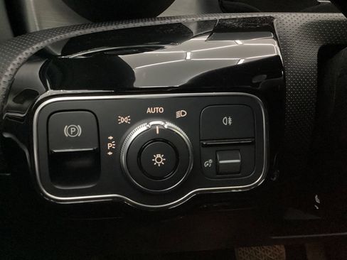 Used 2019 Mercedes-Benz A 220 4MATIC image 39