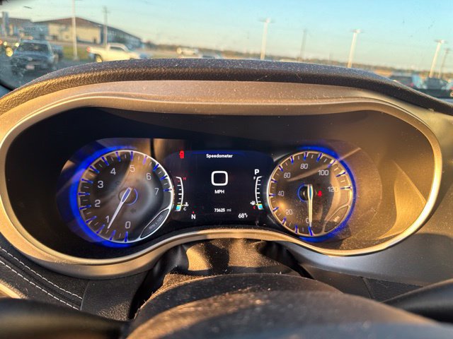 Used 2022 Chrysler Pacifica Touring-L w/ S Appearance Package FWD image 32