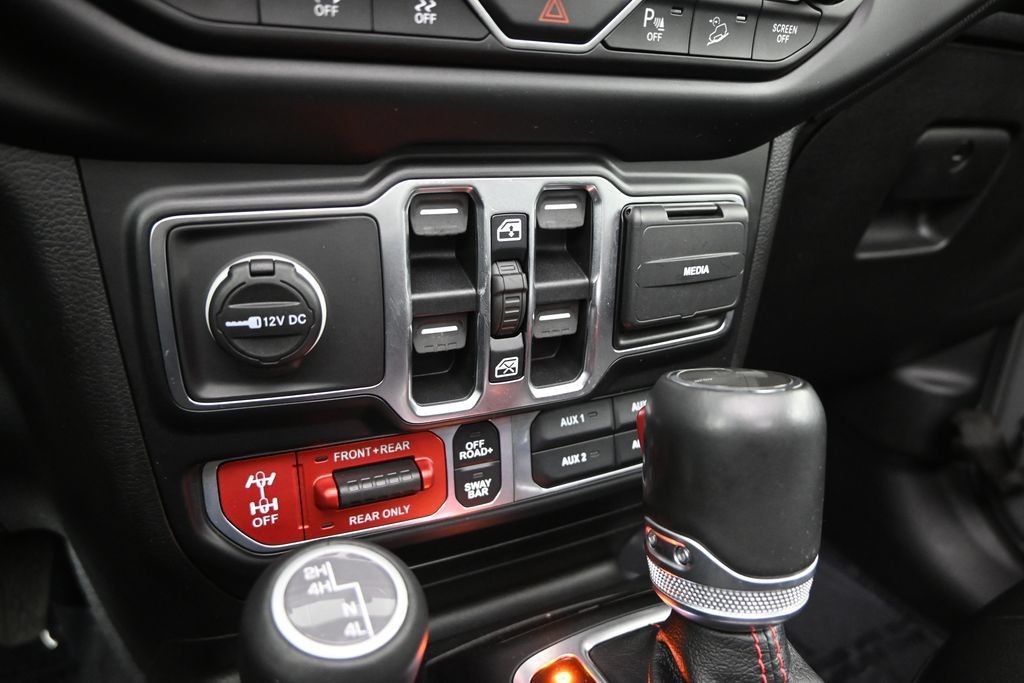 Used 2021 Jeep Wrangler Unlimited Rubicon AWD/4WD image 32