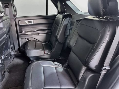 Used 2020 Ford Explorer XLT w/ Equipment Group 202A AWD/4WD image 25