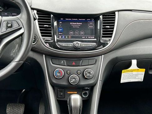 Certified 2022 Chevrolet Trax LT w/ LT Convenience Package image 15