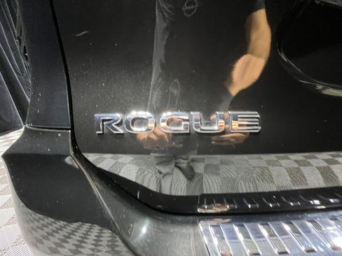 Used 2018 Nissan Rogue SL w/ Premium Package image 24