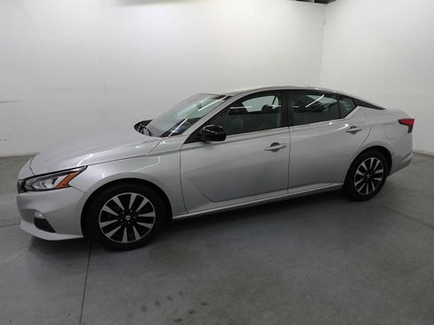 Used 2020 Nissan Altima 2.5 SR FWD image 8
