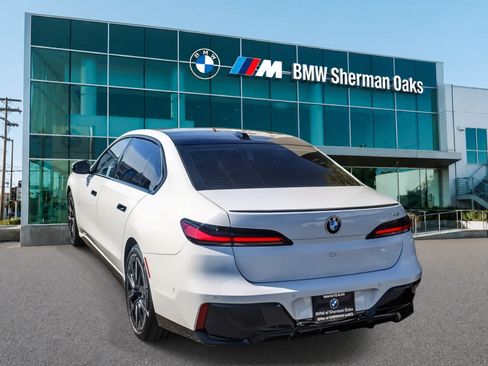 Certified 2023 BMW 740i RWD image 6