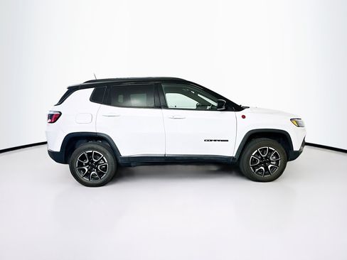 Used 2025 Jeep Compass Trailhawk AWD/4WD image 10