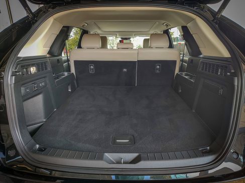 Used 2025 MAZDA CX-70 Plug-In Hybrid w/ Premium Pkg image 32