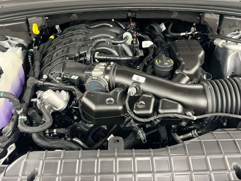 New 2025 Jeep Grand Cherokee Limited w/ Black Appearance Package image 25