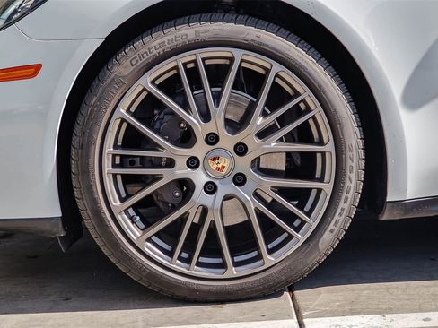 Used 2023 Porsche Panamera Platinum Edition image 9