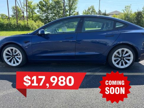Used 2022 Tesla Model 3 RWD image 1