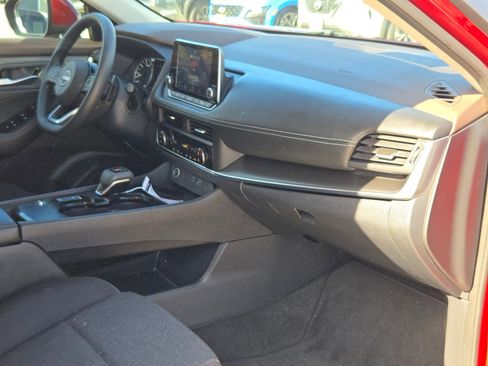 Used 2023 Nissan Rogue SV image 29