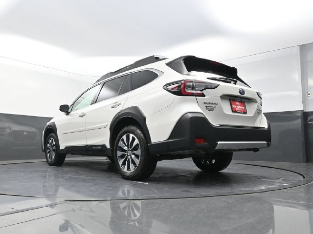Used 2025 Subaru Outback Touring XT AWD/4WD image 35