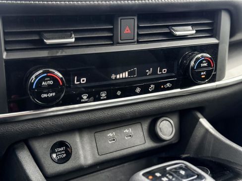 Used 2025 Nissan Rogue SV FWD image 19