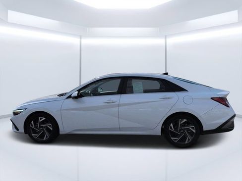 Used 2025 Hyundai Elantra SEL FWD image 6