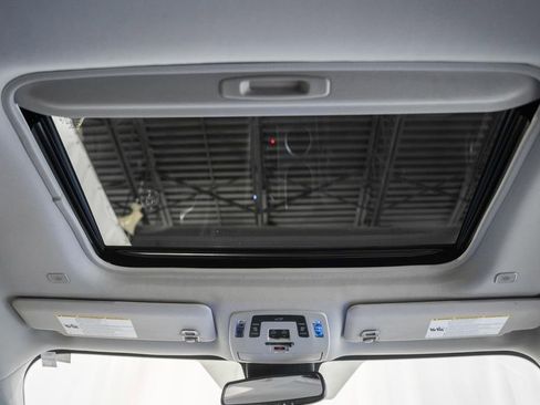 Used 2025 Toyota Sienna XLE image 32