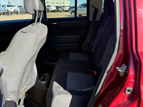 Used 2014 Jeep Patriot Latitude w/ Sun/Sound Group AWD/4WD image 16