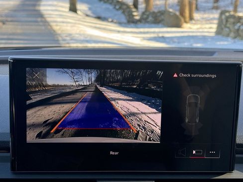 Used 2024 Audi Q5 Premium w/ Convenience Package image 38