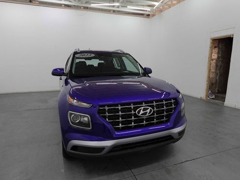 Used 2023 Hyundai Venue SEL image 3
