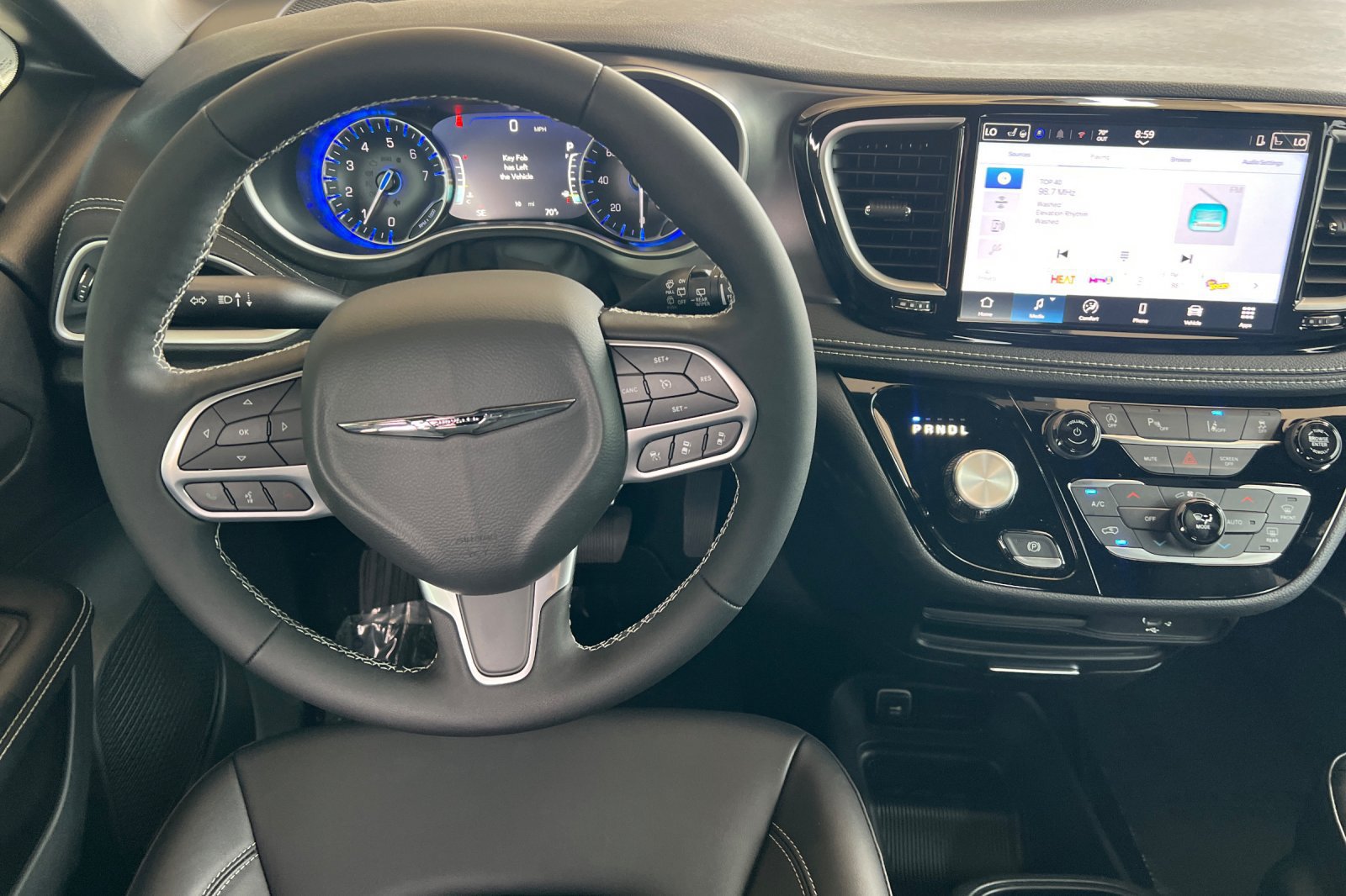New 2026 Chrysler Pacifica Select AWD/4WD image 16