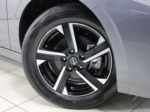 Used 2025 Nissan Sentra SV FWD image 11